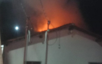 Fogo destrói totalmente uma casa no bairro Catumbi