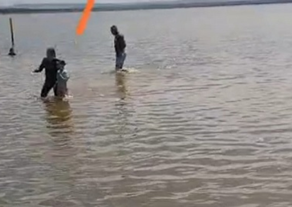 Garoto que estava se afogando no balneário Belém-Brasília é salvo por populares