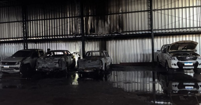 Corpo de Bombeiros combate incêndio em oficina mecânica na zona Leste de Teresina