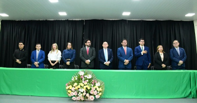 Prefeitura de Floriano empossa primeiros servidores aprovados em concurso público da Saúde e Educação