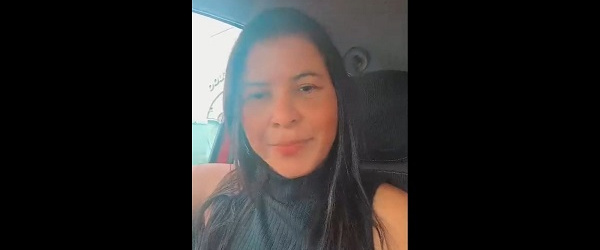 Professora Érika Regina recebe carinho especial de amiga e familiares em data comemorativa