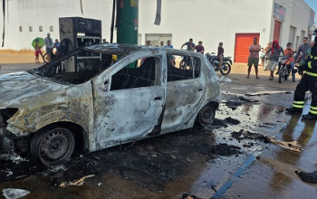 Bombeiros controlam incêndio em carro durante abastecimento em posto de Esperantina