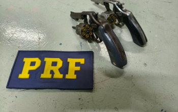  PRF recupera carro roubado e apreende duas armas com numeração raspada na BR-230 em Floriano