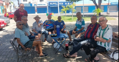 Toin do Sesc participou do encontro com os sessentões da praça neste domingo(30)