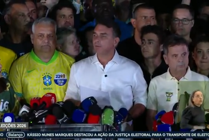 Flávio Bolsonaro cita ministro ao aventar possibilidade de anulação do resultado das eleições