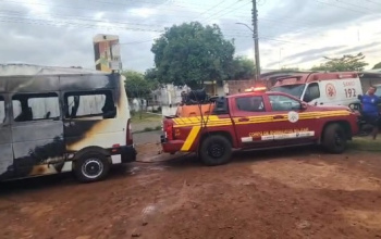 Cinco carros foram atingidos no incêndio  da  oficina na manhã de hoje em Floriano