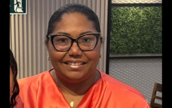 CLASSIFICADOS: Eliana Vieira perdeu uma bolsa cor de rosa com medicamentos. Por favor quem encontrar devolva