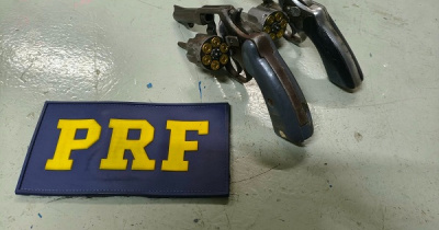  PRF recupera carro roubado e apreende duas armas com numeração raspada na BR-230 em Floriano