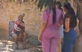 Homem em surto tenta agredir  PMs e profissionais de saúde com facão e é atingido com um tiro