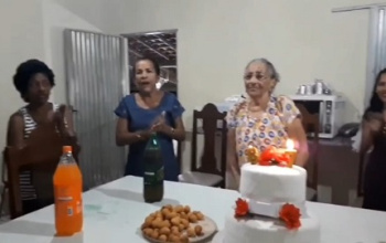 Uma cena que não se repete mais com as amigas Raimunda e Sônia