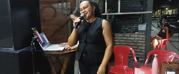 Música ao vivo de qualidade, é no Espeto e Cia com Lene Soares