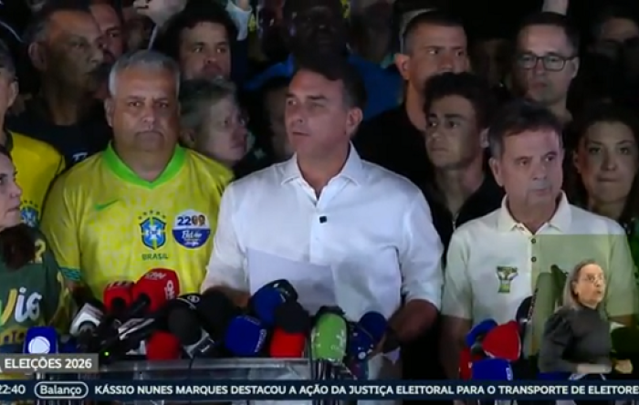 Flávio Bolsonaro cita ministro ao aventar possibilidade de anulação do resultado das eleições