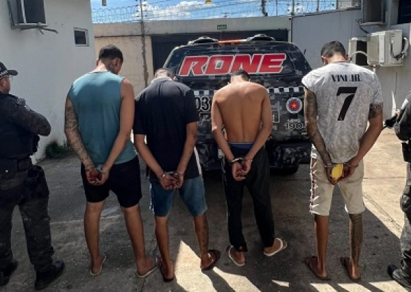 PM prende quatro homens e apreende arma de fogo, entorpecentes e munições em Teresina