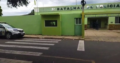 PM atende denúncia de maus-tratos a animais e conduz homem à delegacia