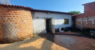 Ladrões arrombam residência levam vários objetos