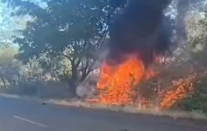 Acidente de carro deixa uma pessoa morta e outras feridas em Bertolínia