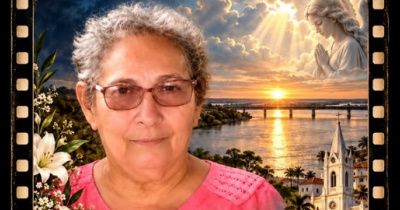 Familiares e amigos se despedem da Sandra Araújo