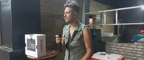 Noite Memorável: Ander Rodry encanta público em apresentação no Espeto e Cia