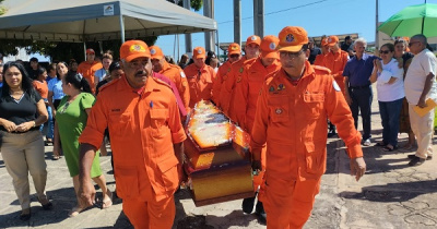 Último Adeus Emocionante: Bombeiros Conduzem Caixão de Valéria Gonçalves no Jardim da Ressurreição