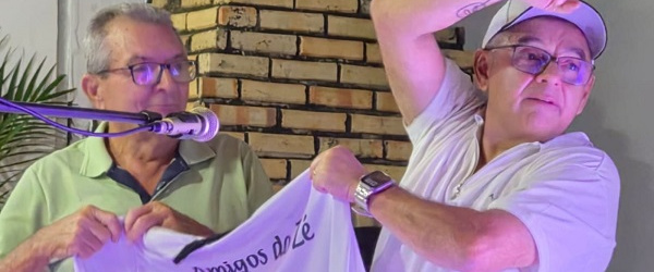 Grupo de ciclistas de Floriano celebra aniversário do Dr. Ariosto em noite de homenagens e gratidão