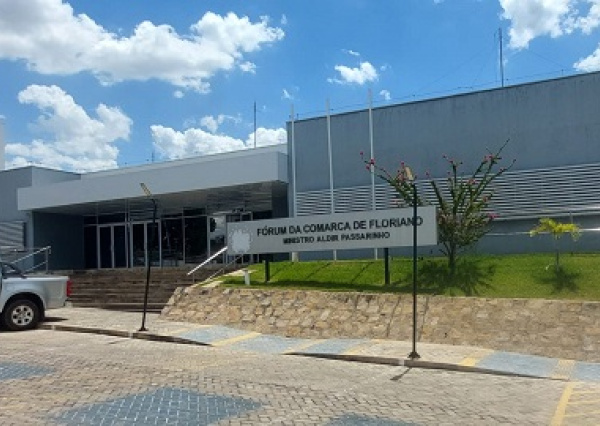 Acusado de matar cronista social passou por audiência nesta terça-feira (29) em Floriano