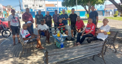 No dia dos avós o sessentões da praça falam sobre a data