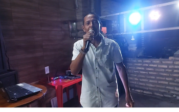 Cantor Zezinho Silva foi a atração musical nesta noite de domingo no Espeto e Cia