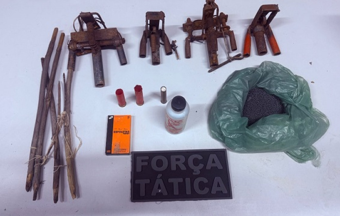 Polícia Militar apreende armas de fogo caseiras e equipamentos usados por caçadores