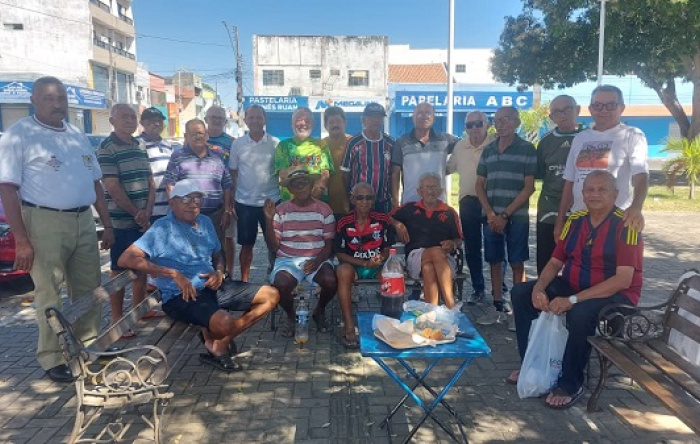 Que presente os sessentões da praça dariam para Floriano pelo seu aniversário?