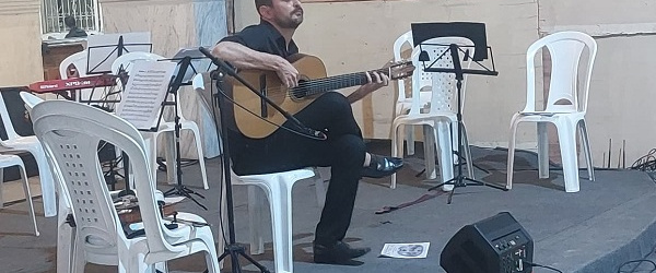 Apresentação do violonista Josué Costa na igreja do Amparo em Teresina