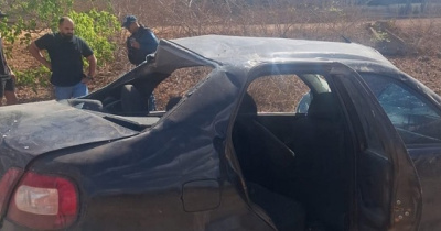 Carro com estudantes capota em ribanceira e deixa quatro feridos na PI-244 em São José do Peixe