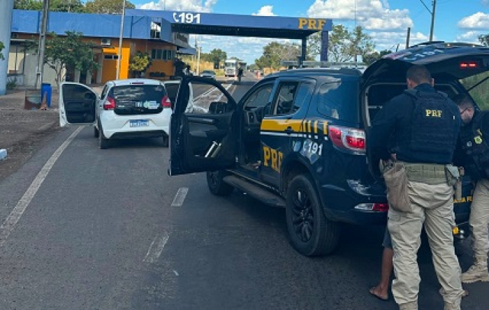PRF recupera carro 45 minutos após ter sido  furtado